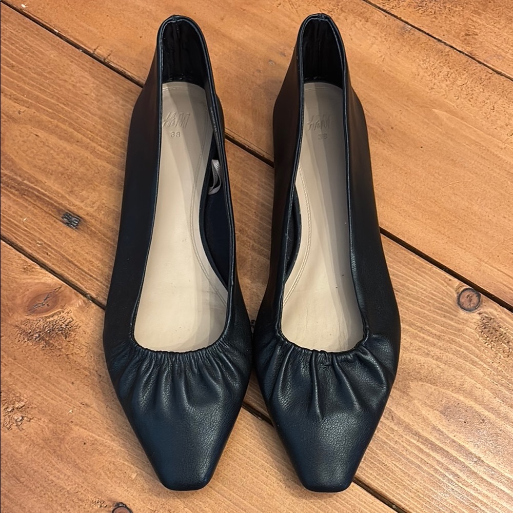 H&M Black Flats with‎ Ruched Detailing and Pointed Toe